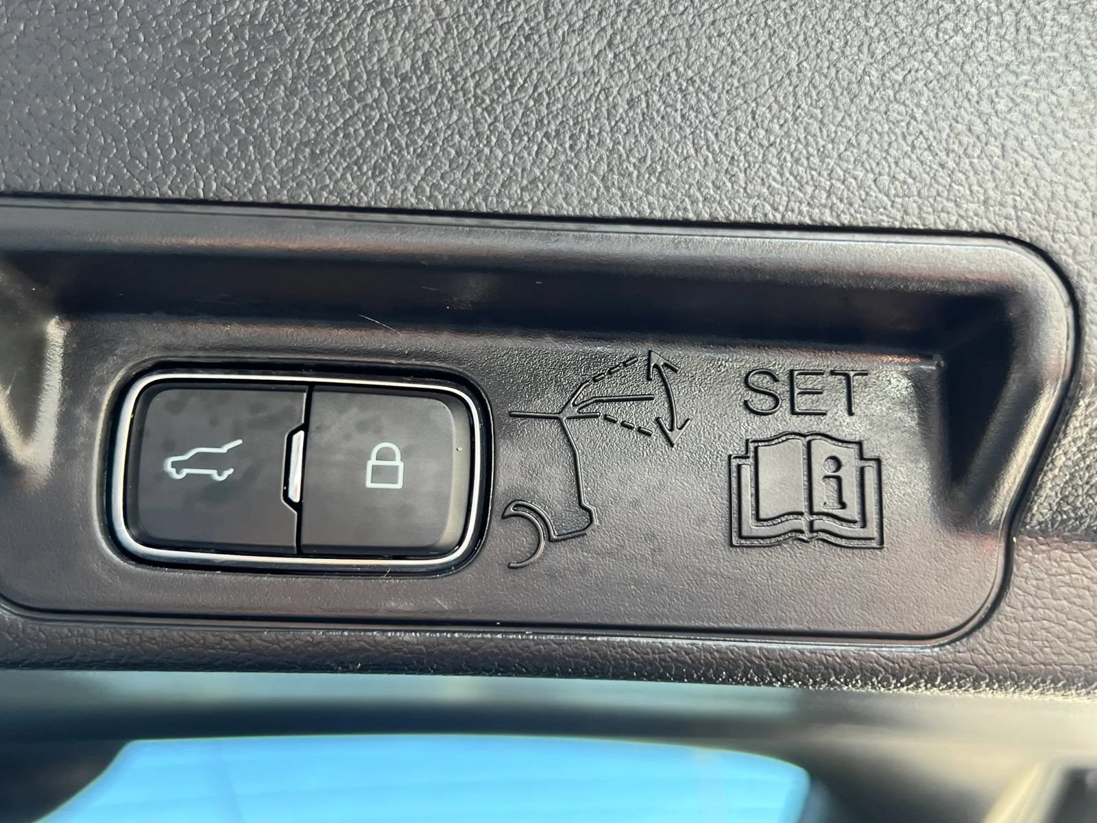 Used 2025 Ford Explorer ST-Line w/ ST-Line Street Pack AWD/4WD image 31