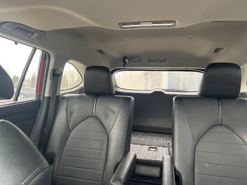 Used 2021 Toyota Highlander XLE image 22