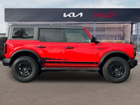 Used 2022 Ford Bronco Wildtrak image 3