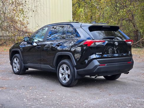 Used 2022 Toyota RAV4 XLE image 4