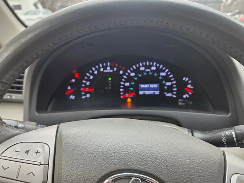 Used 2011 Toyota Camry XLE image 16