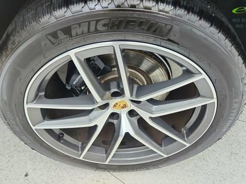 Used 2024 Porsche Macan AWD/4WD image 57