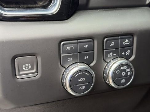 Used 2023 GMC Sierra 1500 Denali w/ Technology Package AWD/4WD image 21