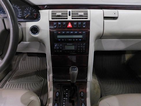 Used 1999 Mercedes-Benz E 320 4MATIC Sedan image 28