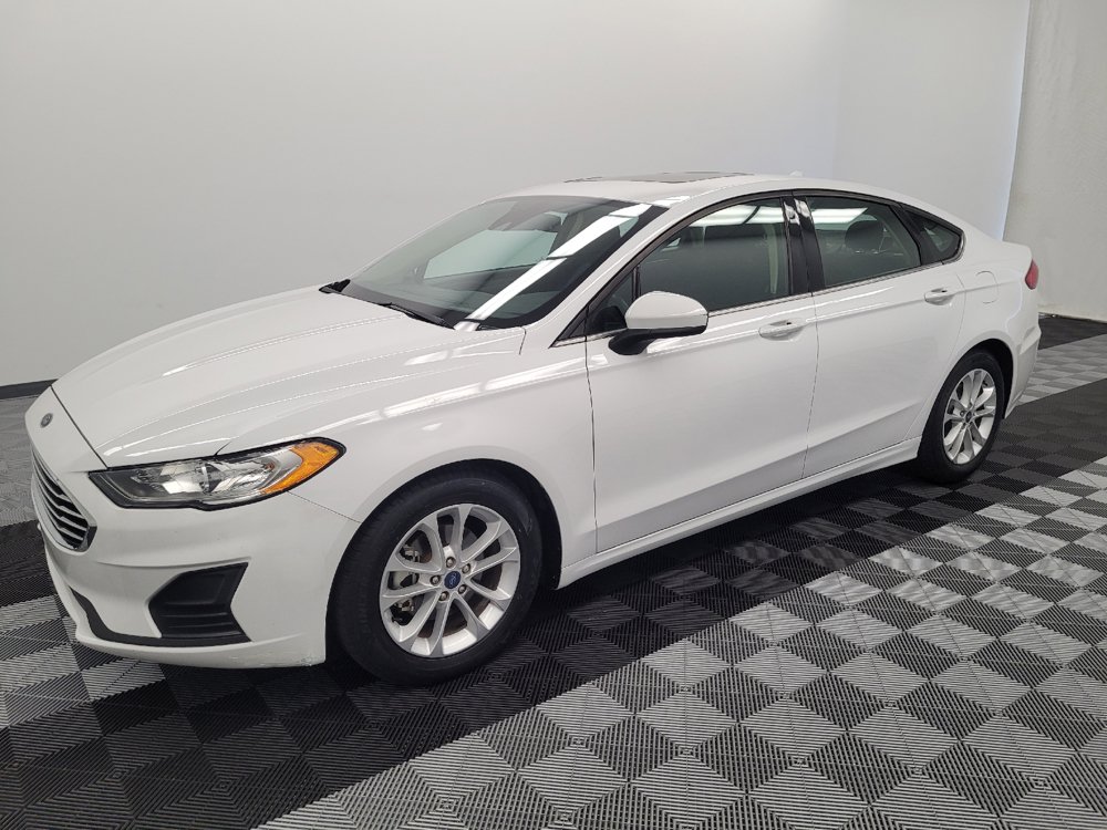 Used 2020 Ford Fusion SE FWD image 2