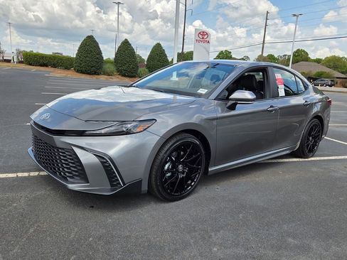 New 2026 Toyota Camry SE FWD image 3