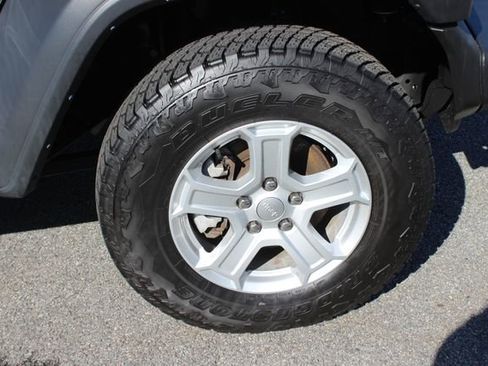 Used 2022 Jeep Wrangler Sport S image 32