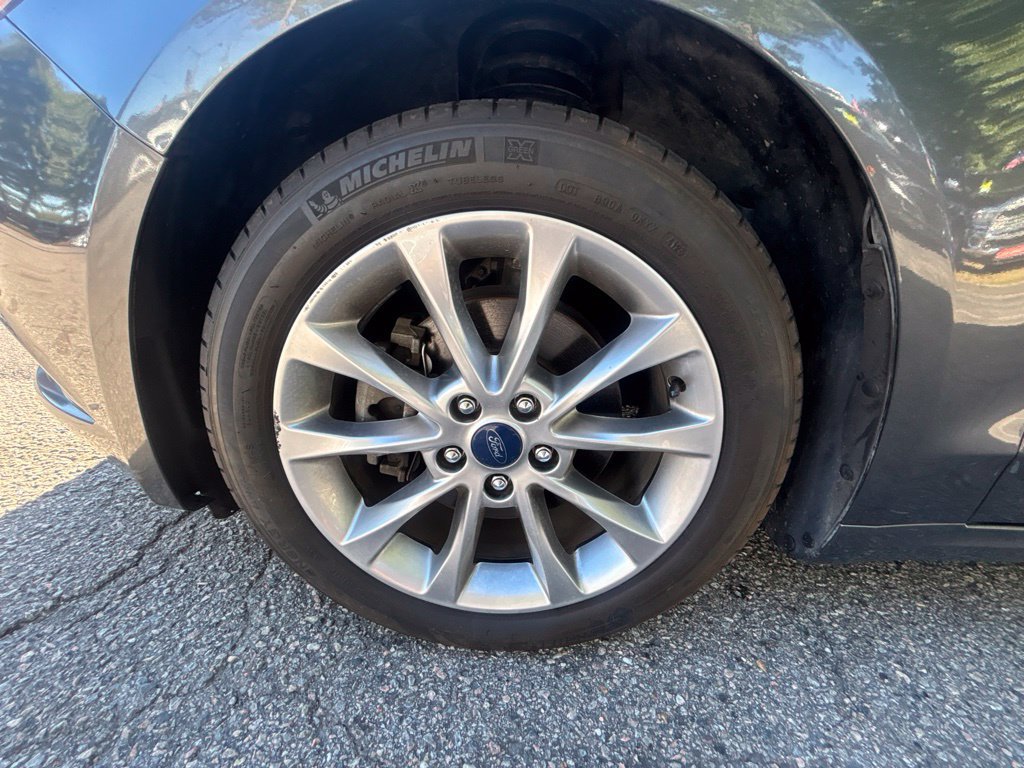 Used 2017 Ford Fusion SE FWD image 23