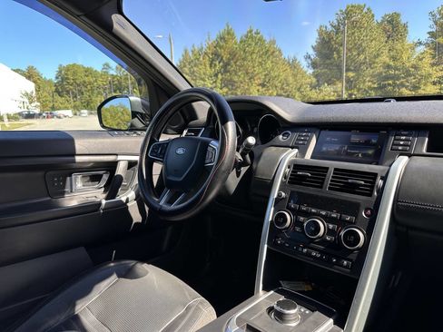 Used 2017 Land Rover Discovery Sport HSE Luxury image 17