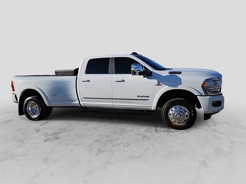 Used 2024 RAM 3500 Limited image 9