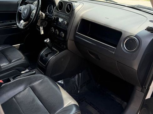 Used 2011 Jeep Patriot Latitude AWD/4WD image 10