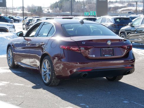 Used 2018 Alfa Romeo Giulia AWD image 8