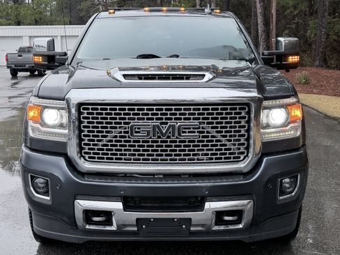 Used 2017 GMC Sierra 2500 Denali w/ Duramax Plus Package image 3