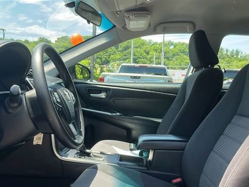 Used 2016 Toyota Camry LE FWD image 10