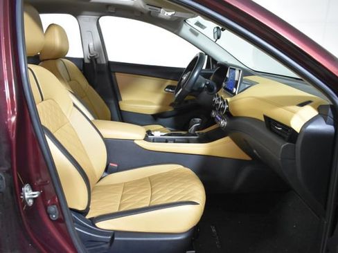 Used 2023 Nissan Sentra SV w/ SV Premium Package FWD image 33