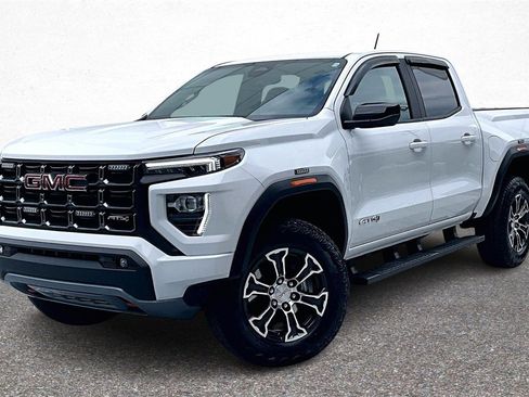 Used 2024 GMC Canyon AT4 image 3