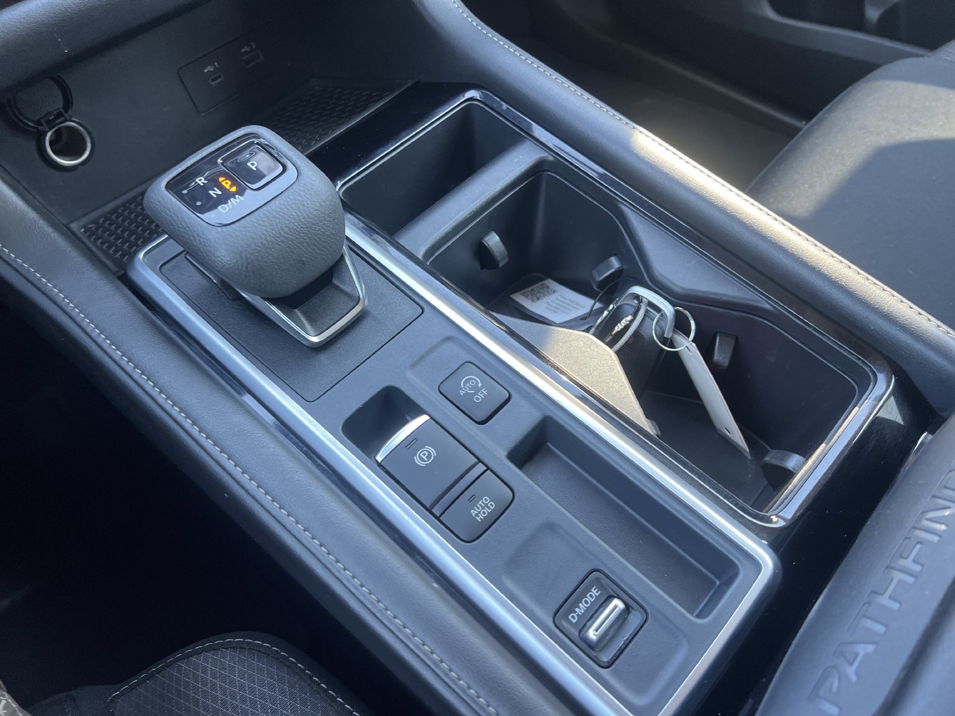Used 2024 Nissan Pathfinder SV FWD image 8