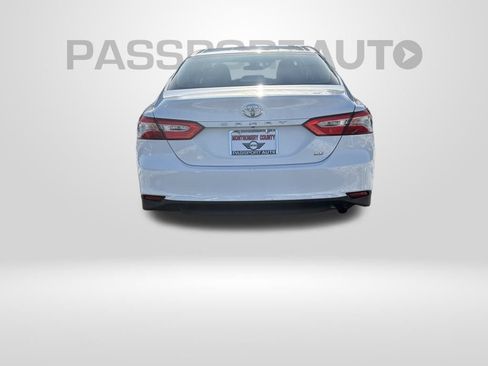 Used 2018 Toyota Camry LE image 5