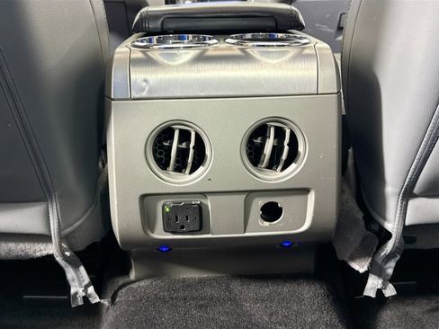 Used 2011 Ford F150 Platinum image 29