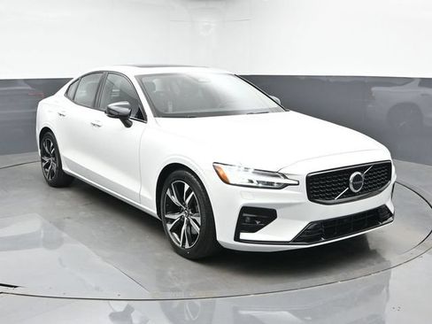 Used 2023 Volvo S60 B5 Core w/ Climate Package AWD/4WD image 2