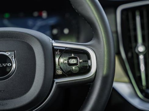 Used 2025 Volvo XC90 B6 Plus image 28