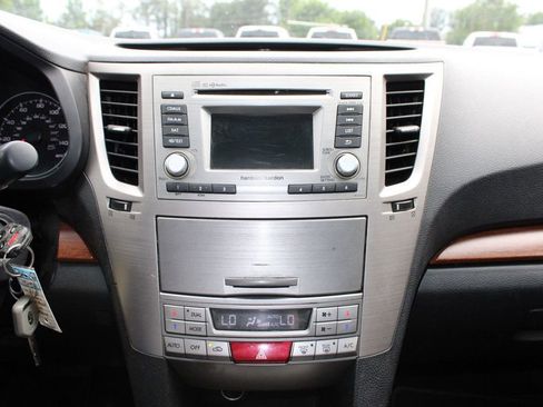 Used 2013 Subaru Outback 2.5i Limited w/ Moonroof Pkg AWD/4WD image 17