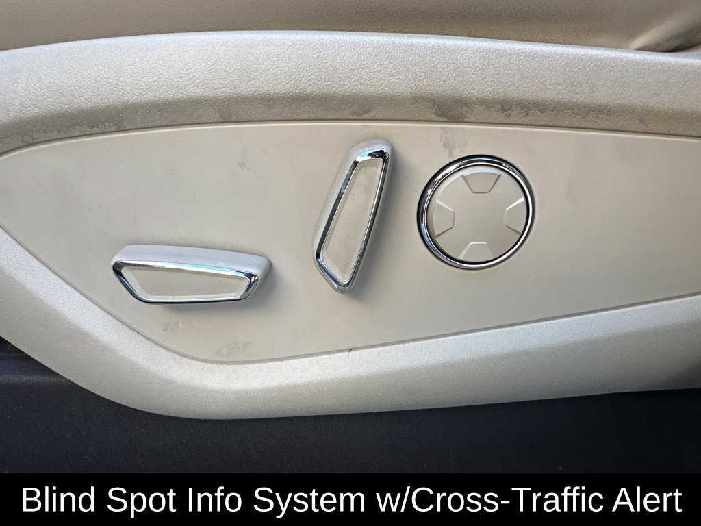 Used 2018 Lincoln MKC Select w/ Select Plus Package AWD/4WD image 15
