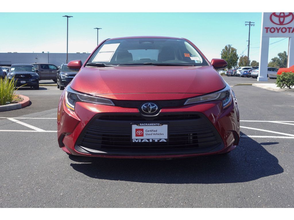 Certified 2025 Toyota Corolla LE FWD image 8