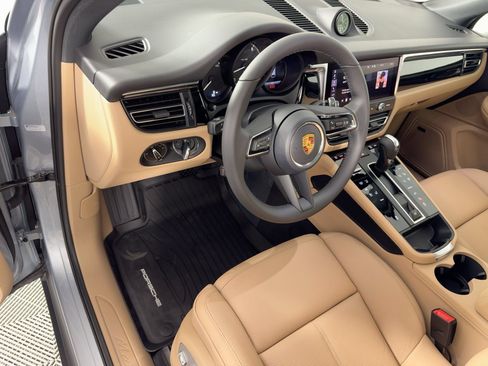 Certified 2026 Porsche Macan AWD/4WD image 4