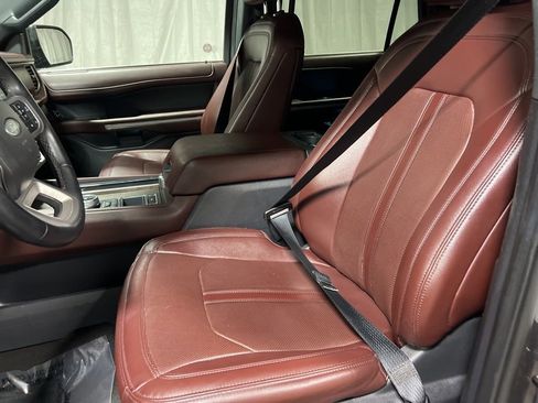 Used 2024 Ford Expedition Limited image 23