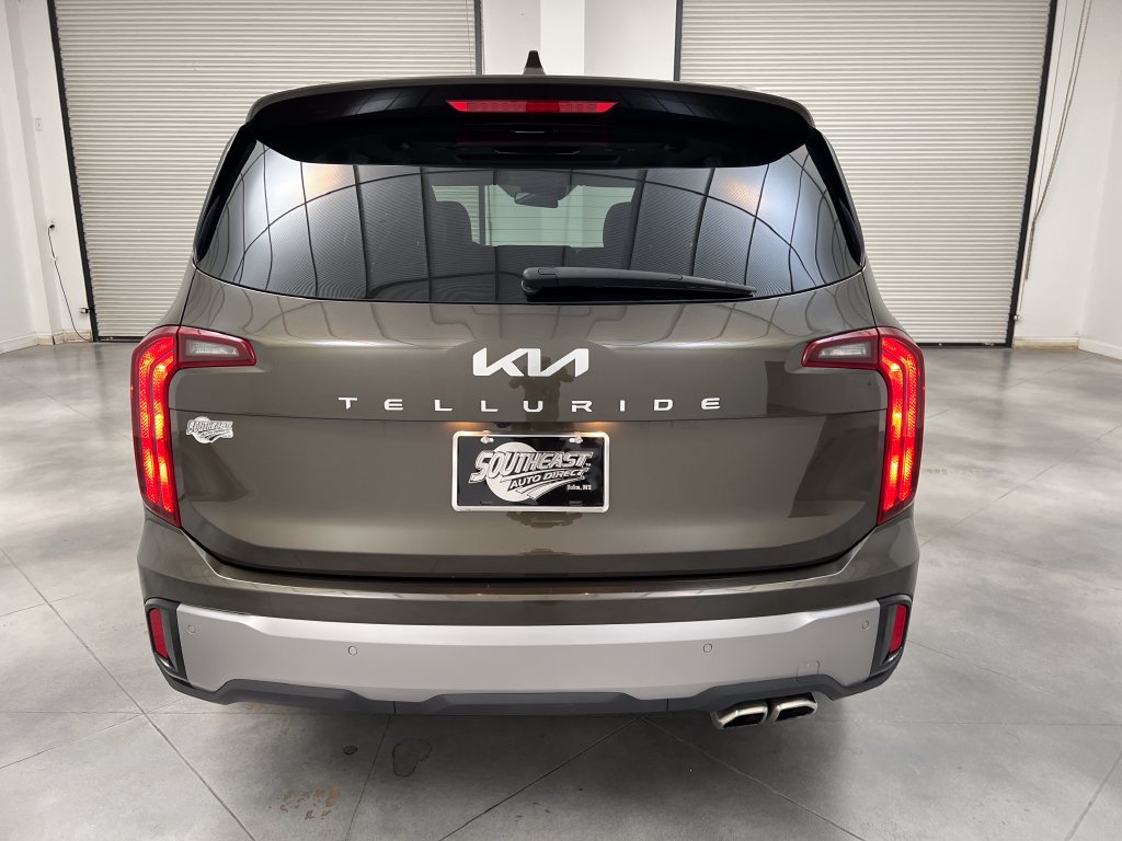 Used 2025 Kia Telluride S FWD image 8