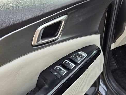 Used 2024 Kia Carnival LX image 14