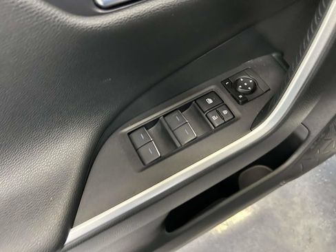 Used 2025 Toyota RAV4 XSE AWD/4WD image 19