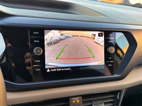 Certified 2023 Volkswagen Taos SE w/ Panoramic Sunroof Package image 40