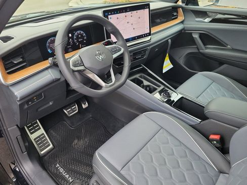 New 2026 Volkswagen Tiguan SEL R-Line image 30