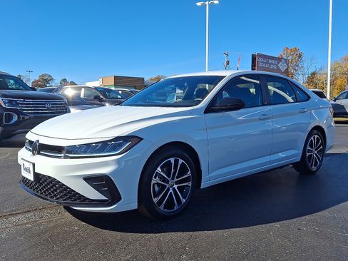 Certified 2025 Volkswagen Jetta Sport image 3