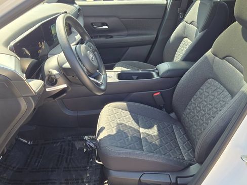 Used 2025 Nissan Kicks SV w/ SV Premium Package FWD image 19