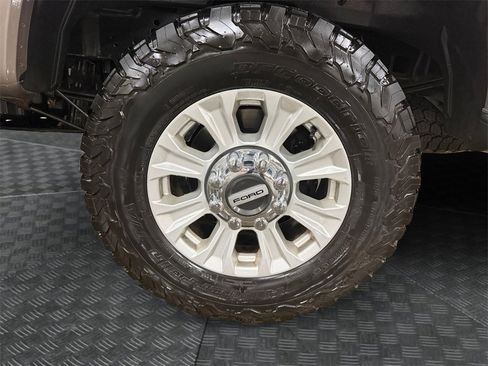 Used 2020 Ford F250 XLT w/ XLT Value Package image 14