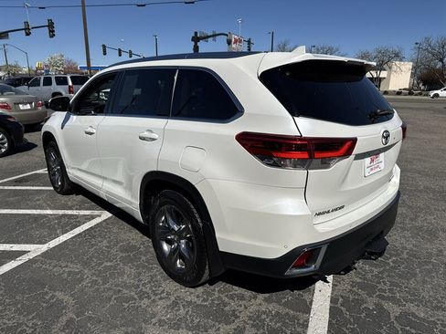 Used 2018 Toyota Highlander Limited Platinum image 3