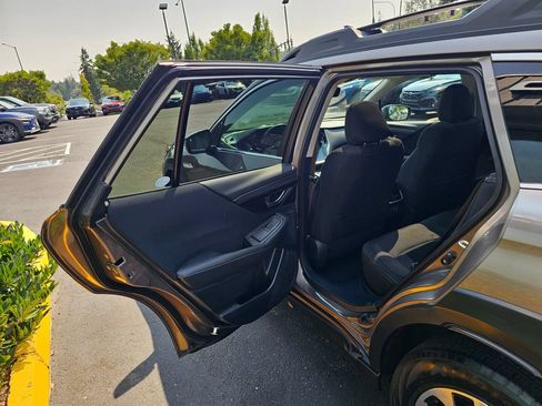 Used 2024 Subaru Outback Premium AWD/4WD image 15