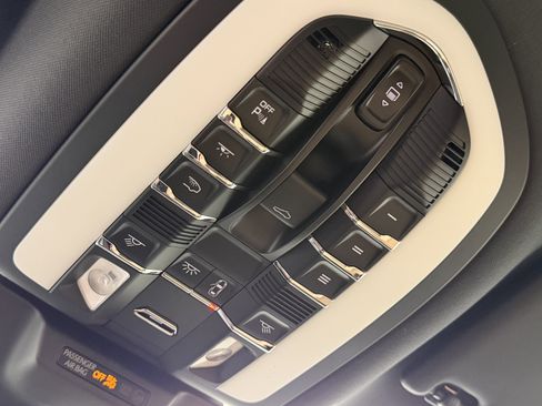 New 2026 Porsche Macan image 36