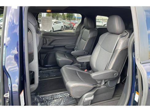 Used 2022 Toyota Sienna XSE image 14