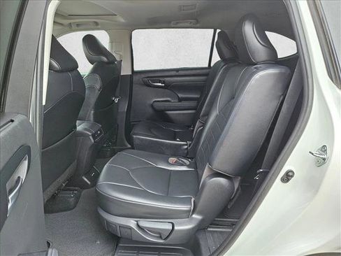 Used 2021 Toyota Highlander XLE image 20