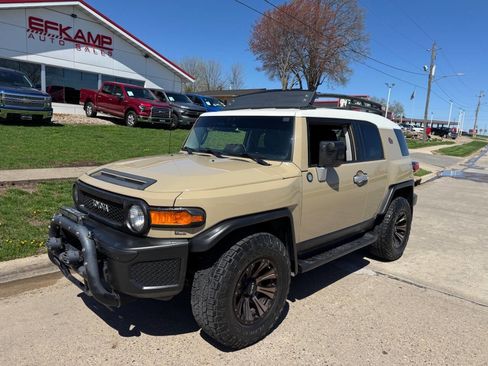 Used 2012 Toyota FJ Cruiser 4WD w/ Upgrade Pkg image 1