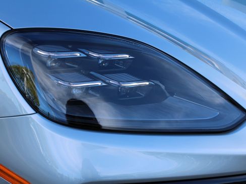 Certified 2025 Porsche Cayenne image 11