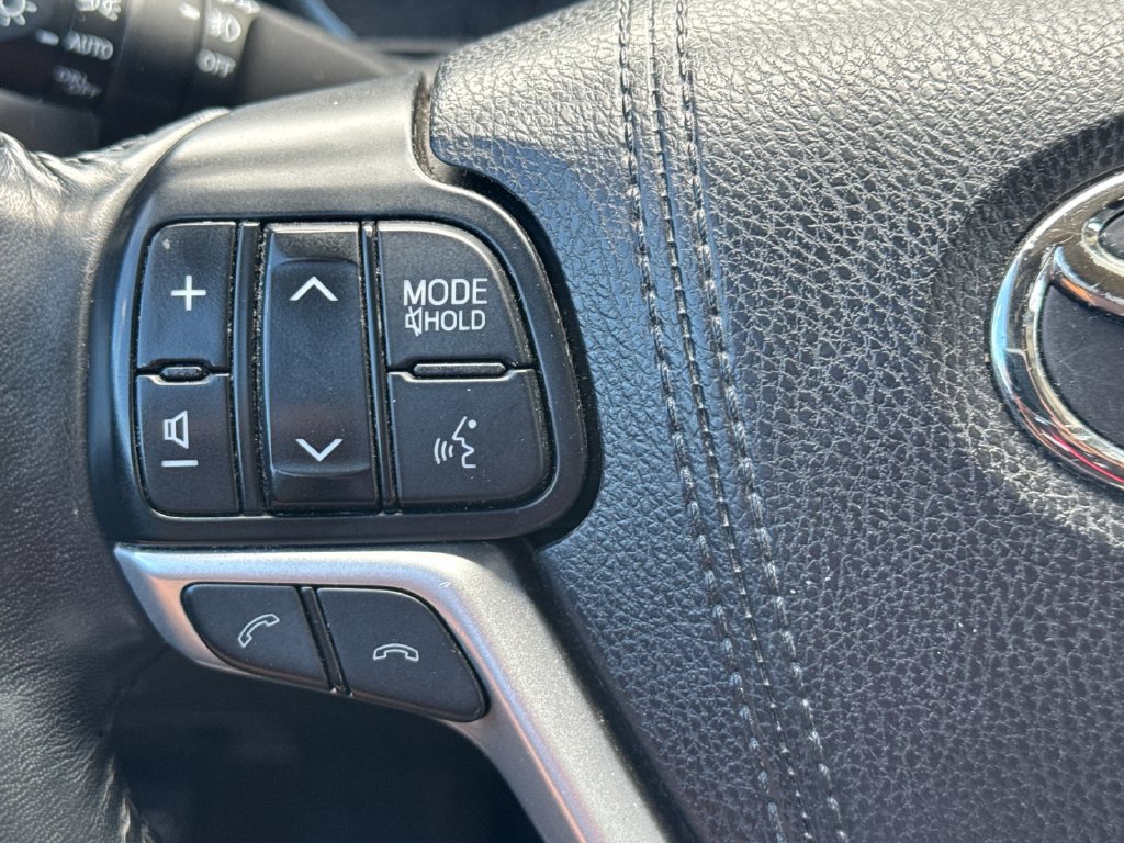 Used 2018 Toyota Highlander Plus FWD image 23