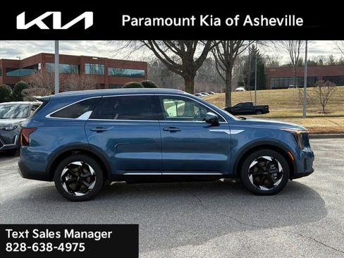 Used 2025 Kia Sorento EX image 6