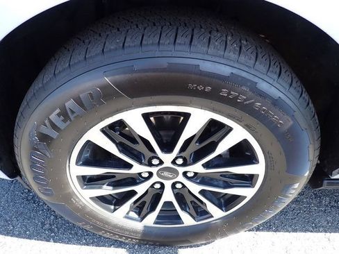 Used 2025 Ford Expedition Platinum AWD/4WD image 13
