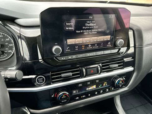 Used 2024 Nissan Pathfinder SV image 16