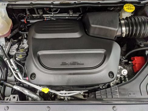 Used 2024 Chrysler Voyager LX FWD image 23